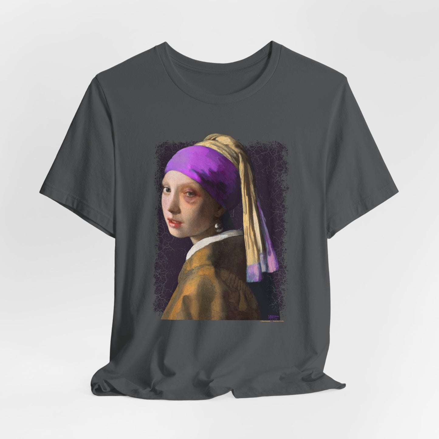DK18: Girl With A Black Eye - Unisex S/S T-Shirt