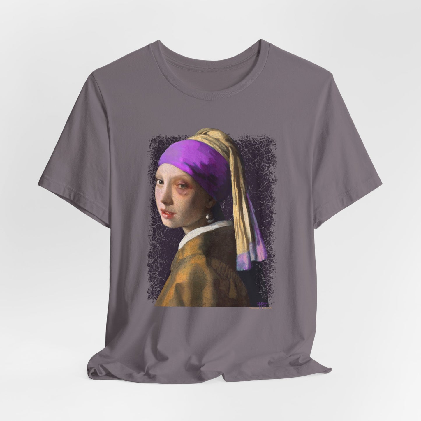 DK18: Girl With A Black Eye - Unisex S/S T-Shirt