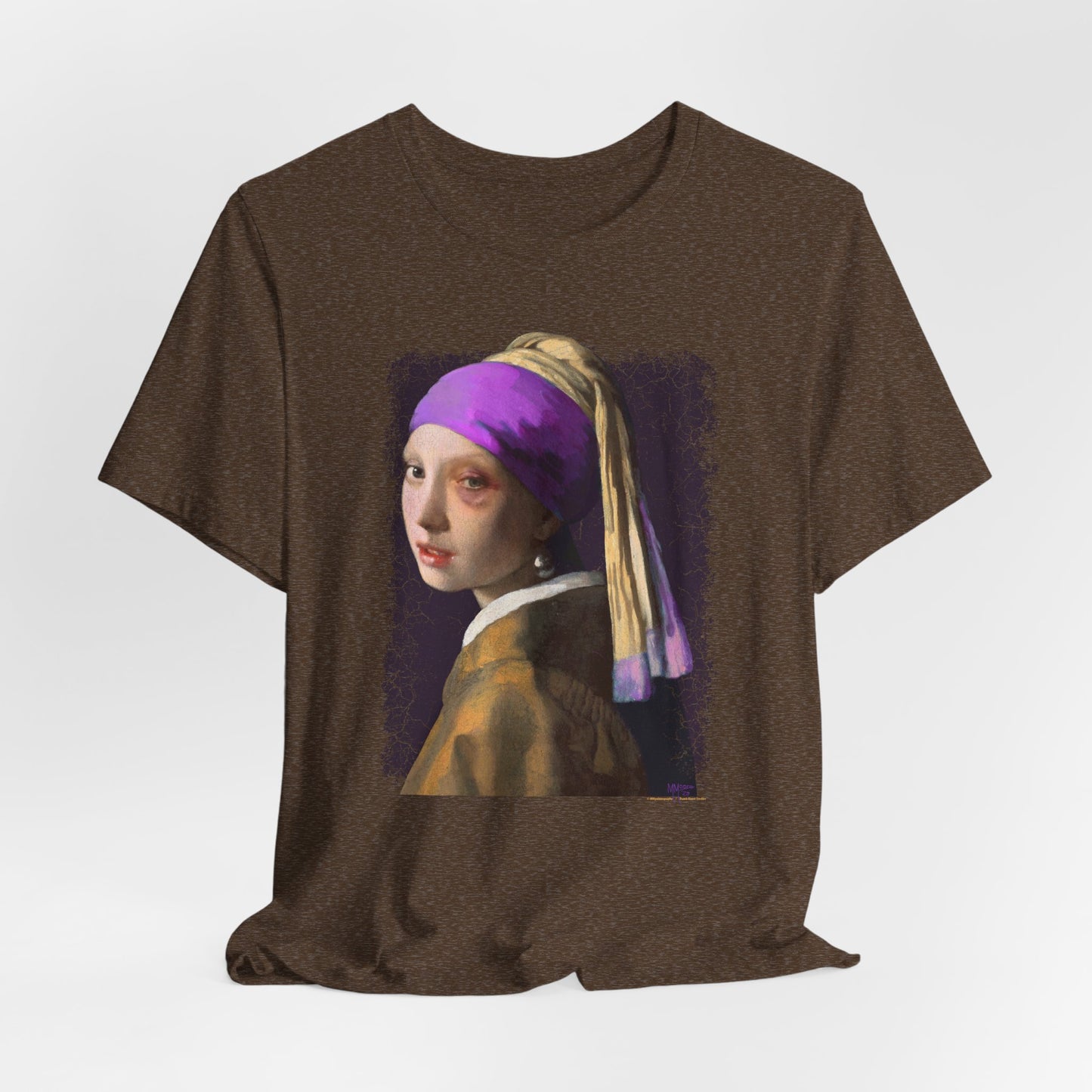 DK18: Girl With A Black Eye - Unisex S/S T-Shirt