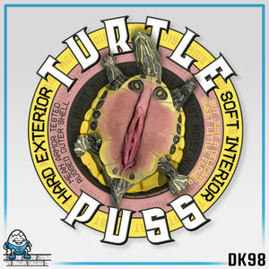 DK98: Turtle Puss - Unisex S/S T-Shirt