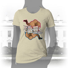 Load image into Gallery viewer, DK199: Camel Smoker (Toe Edition) - Women&#39;s Short Sleeve
